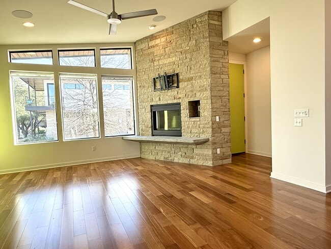 Building Photo - 416 Starlight Vlg Lp