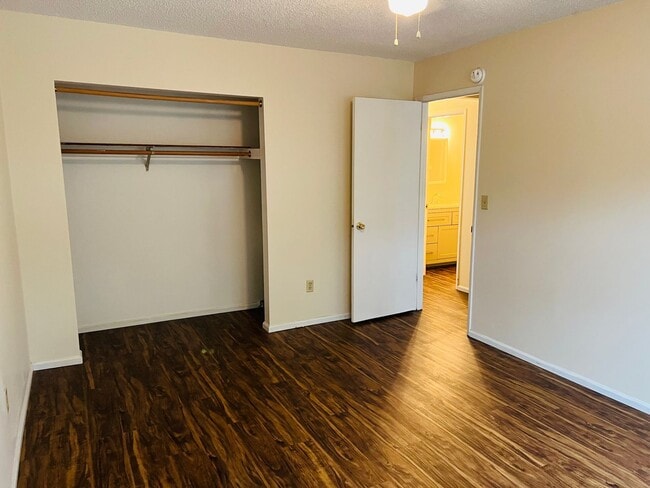 Building Photo - 2Bed/1Bath Apartment SE Portland Brooklyn Neighborhood