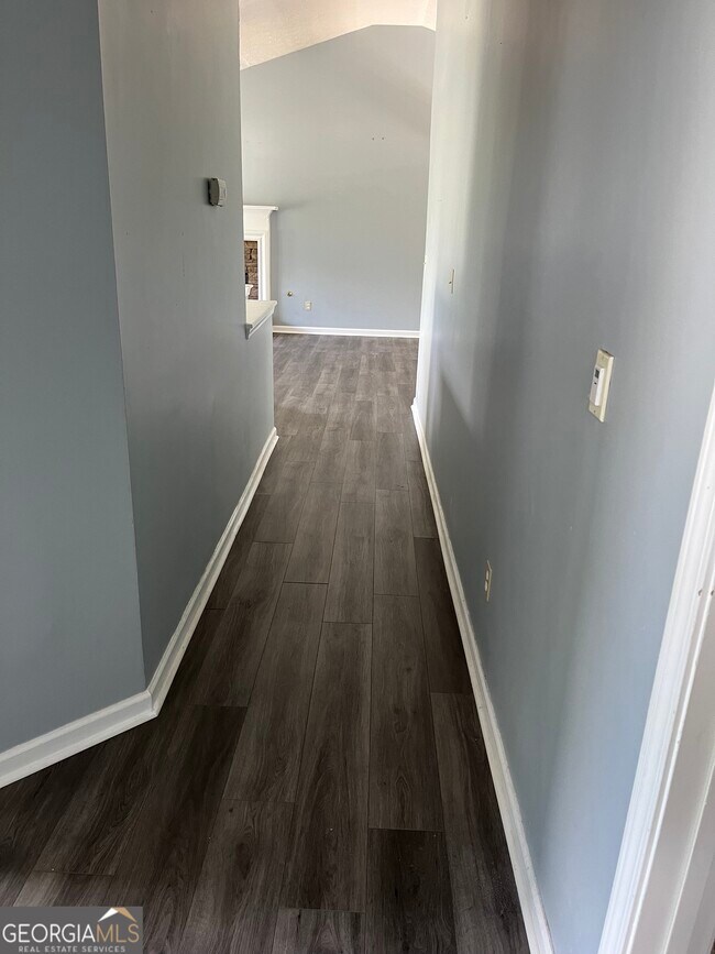 Building Photo - 506 Rosewood Cir