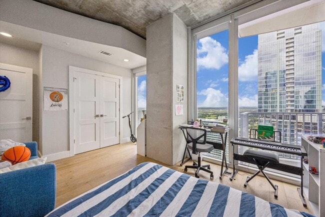 Building Photo - 360 Nueces St