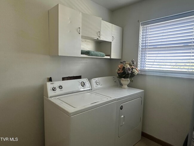 Building Photo - 3655 W Allens Bridge Rd