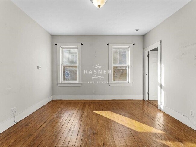 Building Photo - 31 Moore St