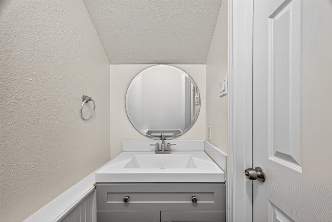 Building Photo - 2706 Mason St