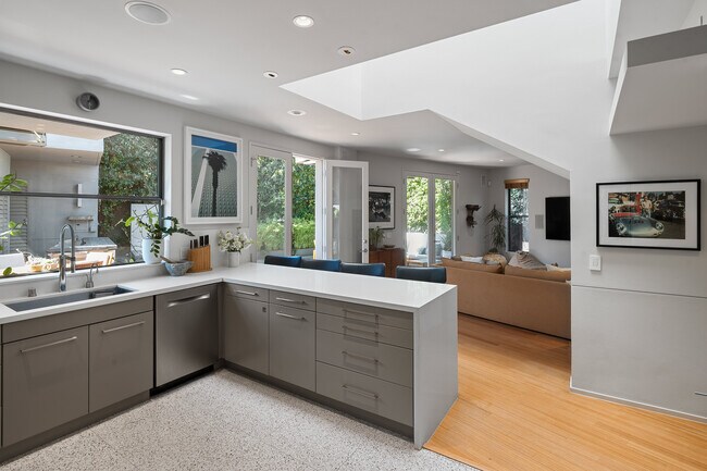 Building Photo - 8735 Dorrington Ave