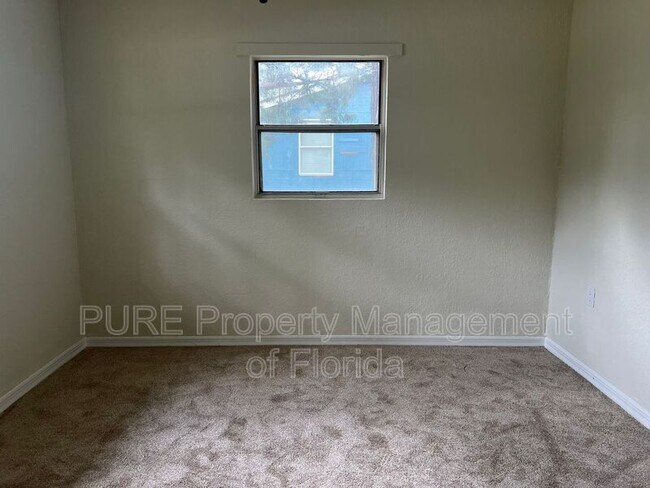 Building Photo - 2205 NE 14th Ave