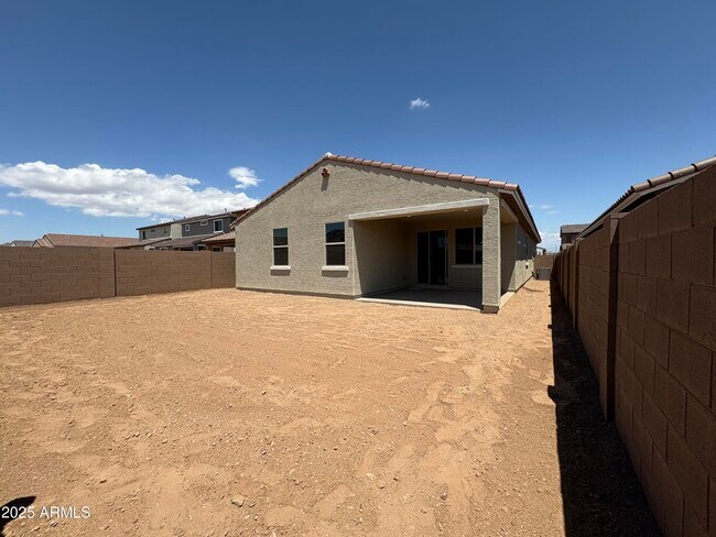 Building Photo - 16799 W Hope Dr