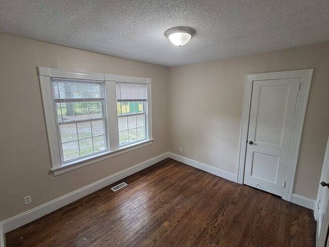 Building Photo - 1209 S Greene St