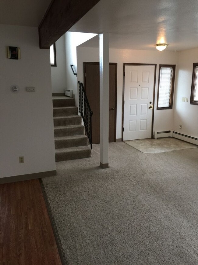 Building Photo - South Anchorage Beautiful 3 bed townhouse ...