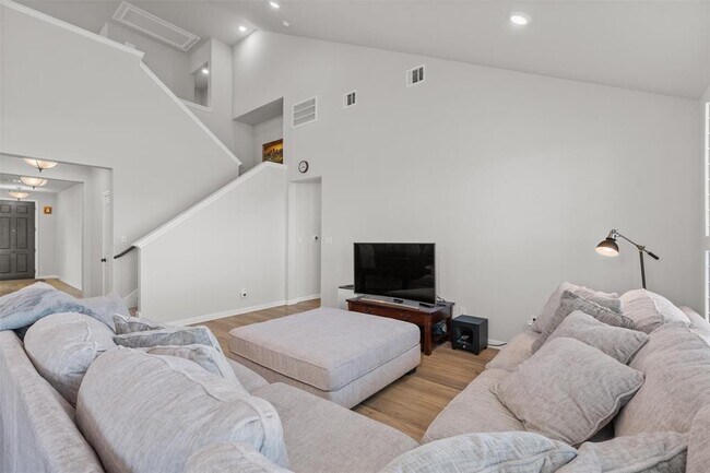 Building Photo - 13104 Cerro Castellan Trace