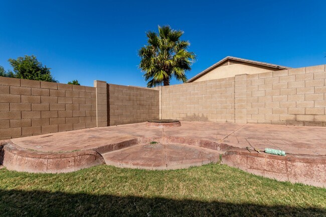 Building Photo - 4384 E Cherry Hills Dr