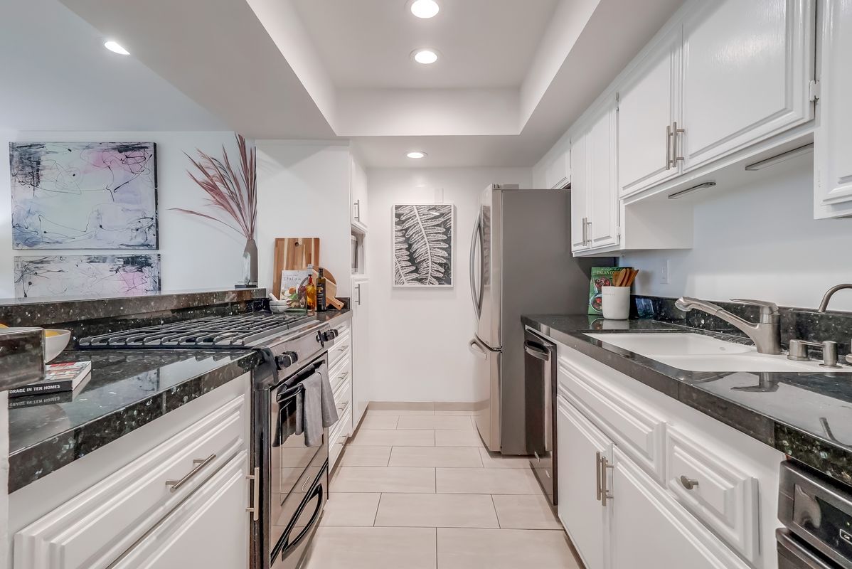 Building Photo - 1510 The Strand