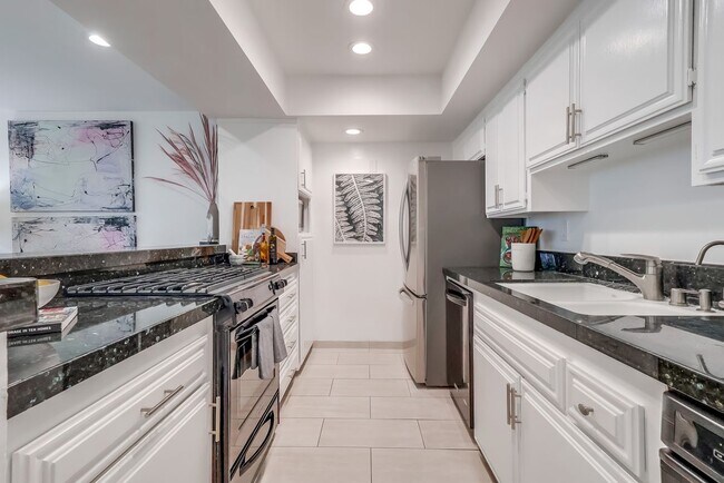 Building Photo - 1510 The Strand