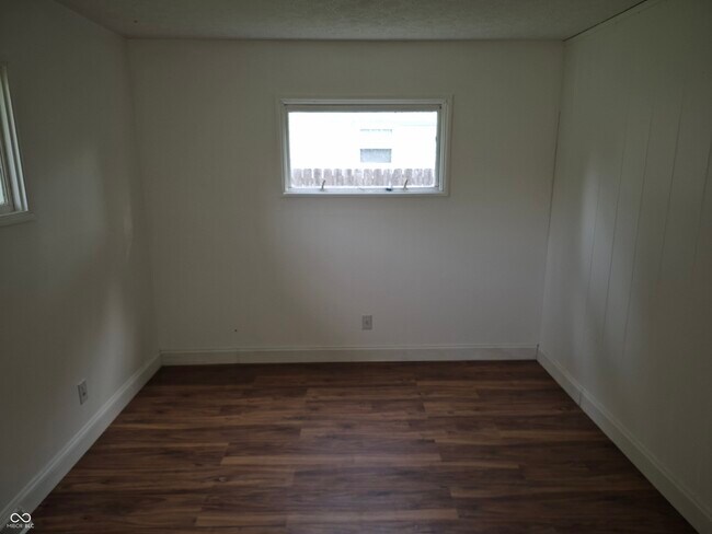 Building Photo - 2725 Kristen Dr W