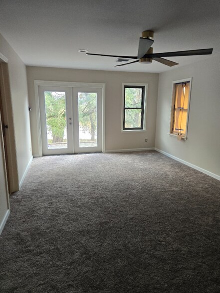 Building Photo - 115 Sandager Ave