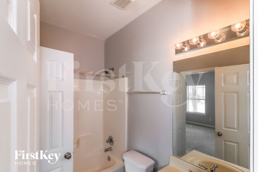 Building Photo - 7271 Silk Tree Pointe