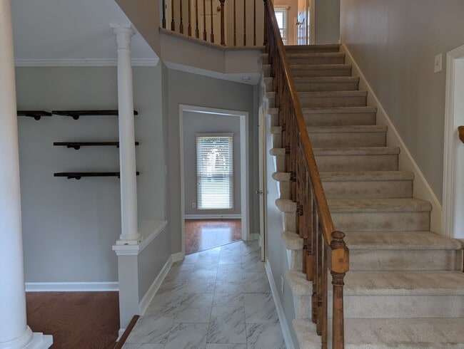 Building Photo - Beautiful home located on a cul-de-sac  in...