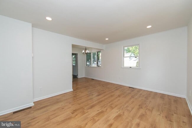 Building Photo - 32 Willis Ave