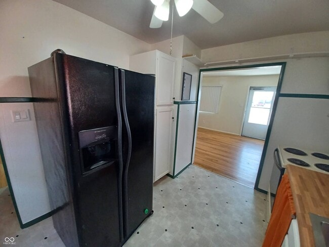 Building Photo - 33 S Post Rd