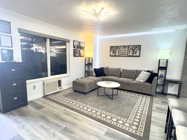 Building Photo - Upgraded One-Bedroom in Kensington