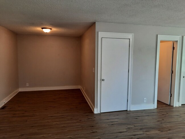 Building Photo - $1195 - 3 bedroom/ 2 bathroom plus bonus r...