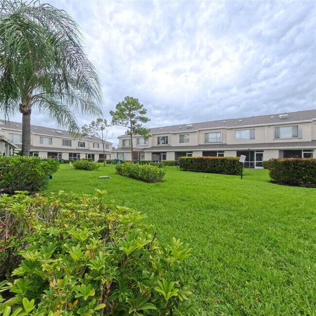 Building Photo - 16652 Hemingway Dr