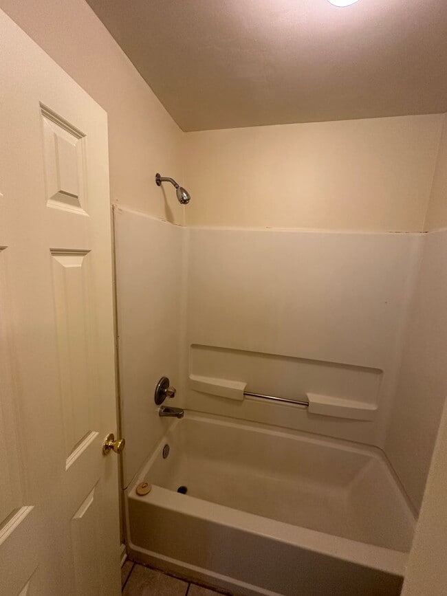 Building Photo - 3 Bedroom, 2 Full Baths in Horn Lake, Wellington Square Subdivision