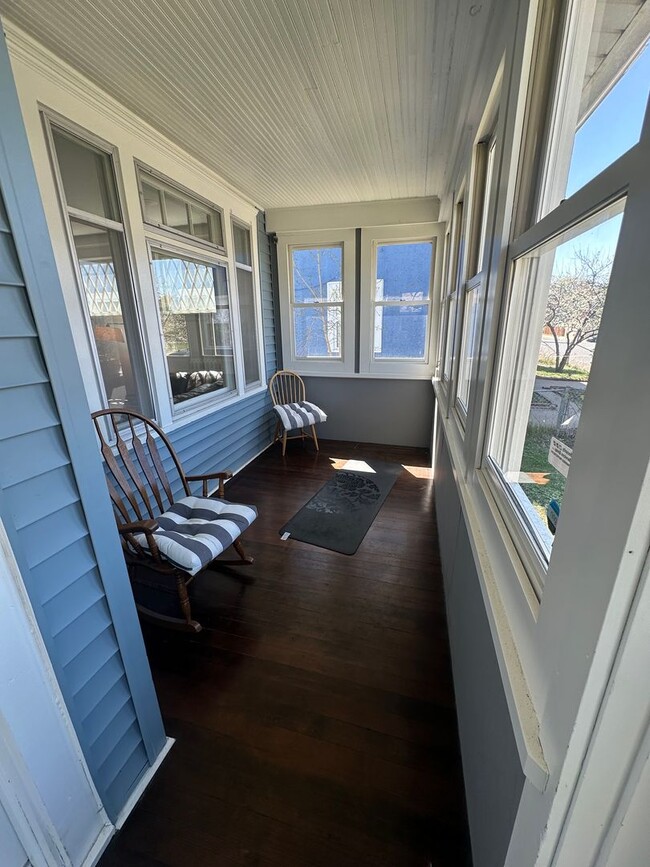 Building Photo - Spacious 3-Bedroom with Luxury Upgrades!!