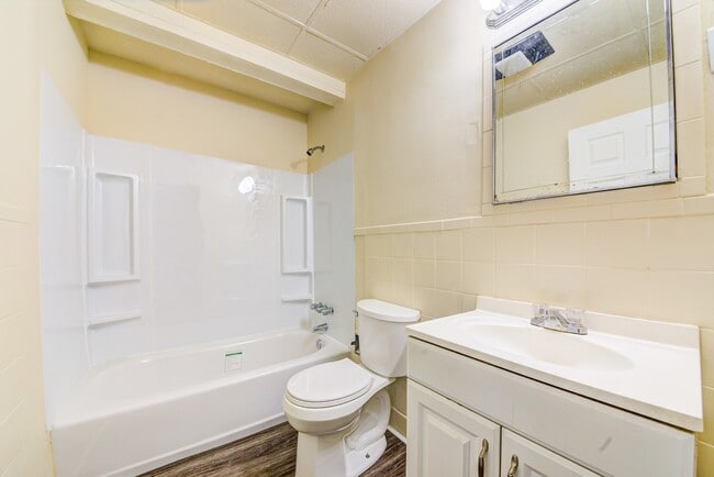 Building Photo - 433 Winton St