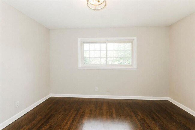 Building Photo - 639 Skipper Dr NW