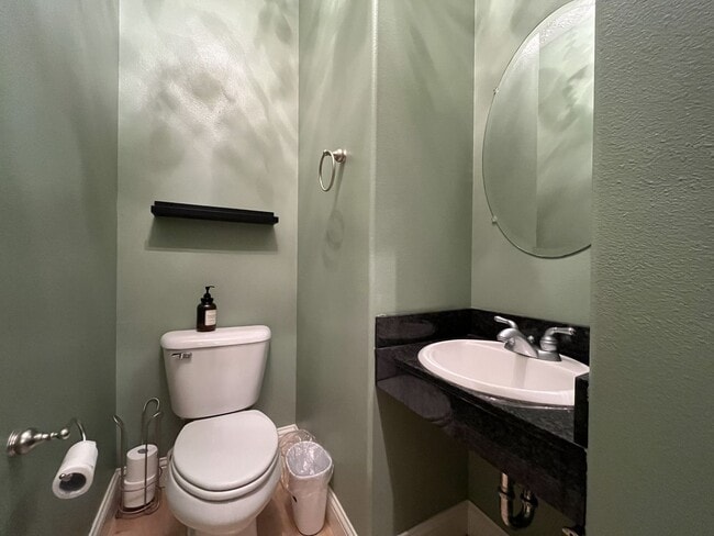 Building Photo - Modern Townhome Near OHSU with 3 Bedrooms Each with Private En-Suite Bath