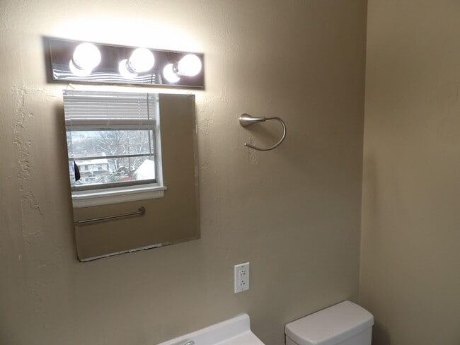 Building Photo - 720 Woodland Ave