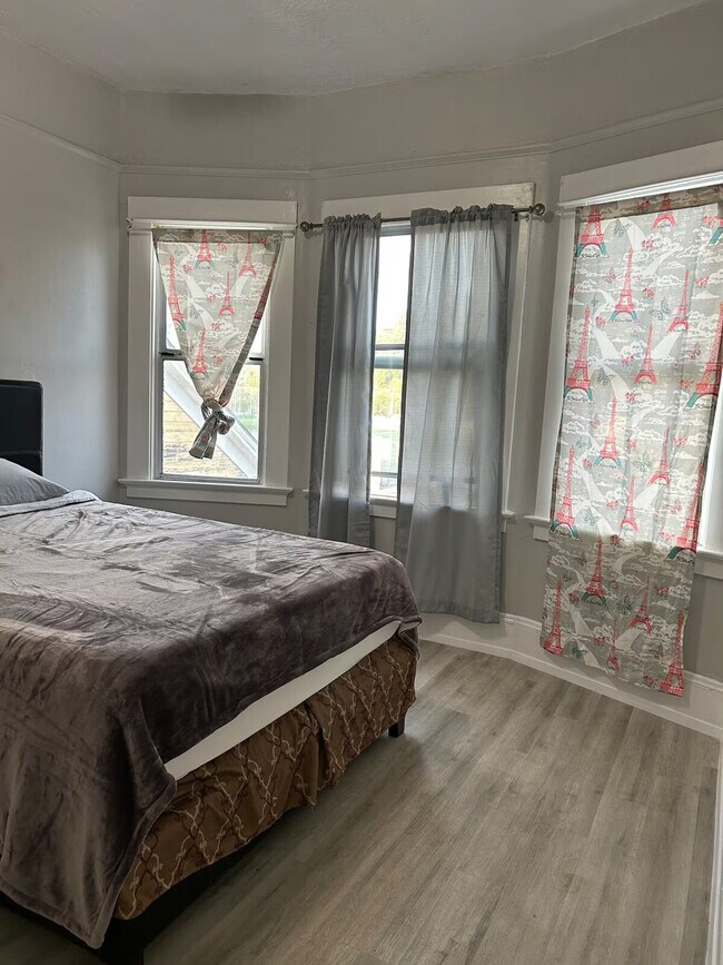 Building Photo - 1104 Wanda St