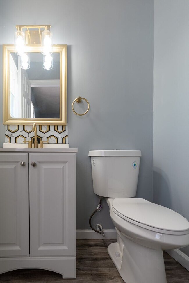 Building Photo - Beautifully Updated 3BR Home with Fenced Yard & Covered Porch