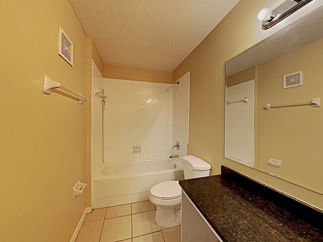 Building Photo - 2306 Fan Palm Dr