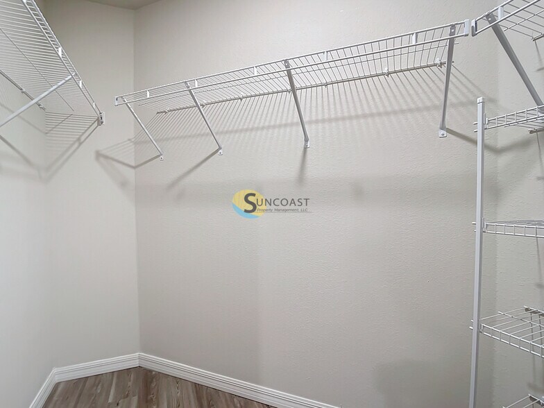 Building Photo - 11048 Reims Ave