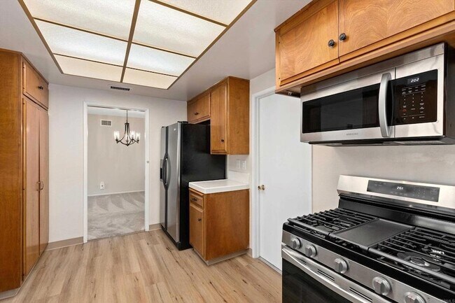 Building Photo - 1304 San Julian Dr