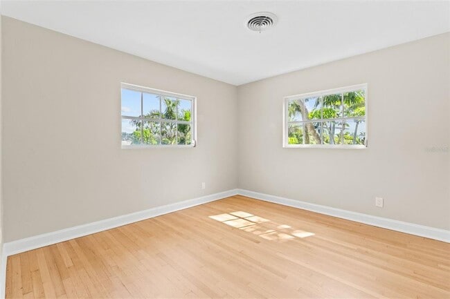Building Photo - 11 Brightwaters Cir NE