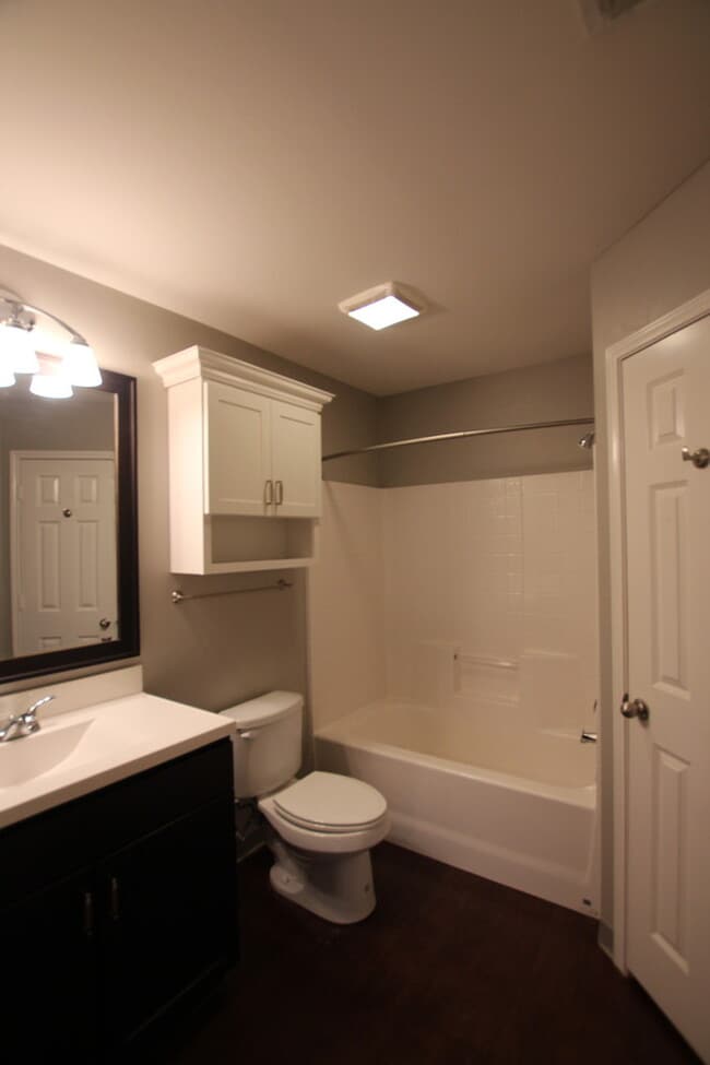 Building Photo - Tour Today! Must see 3 Bedroom 2 Bath Dupl...