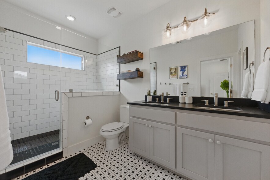 Building Photo - 2710 Halcyon Dr