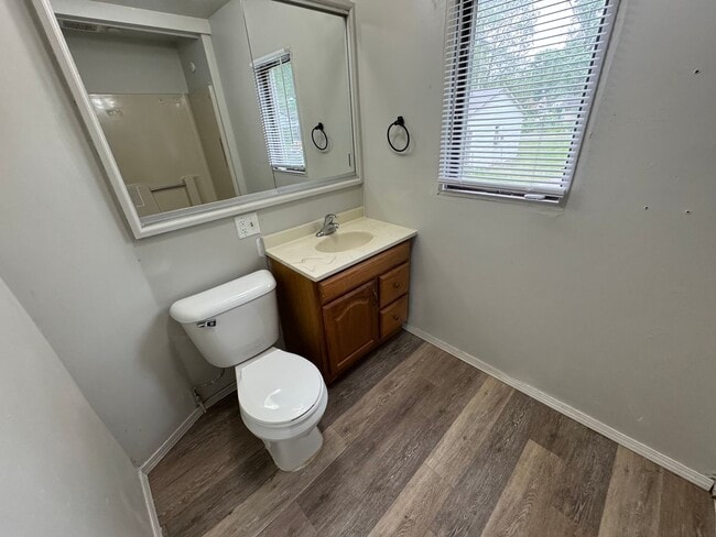 Building Photo - Room to Roam: Rent this 'Yardtastic' 2 Bed...
