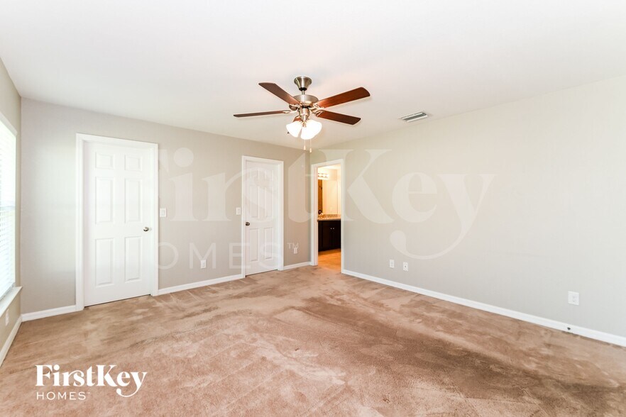 Building Photo - 1201 SW 30th St