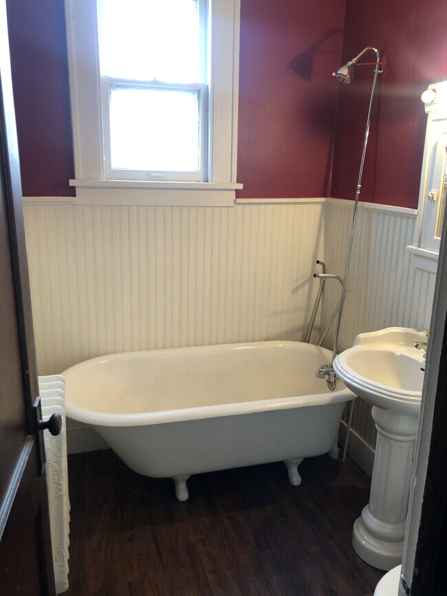 Building Photo - 2081 Garfield Ave