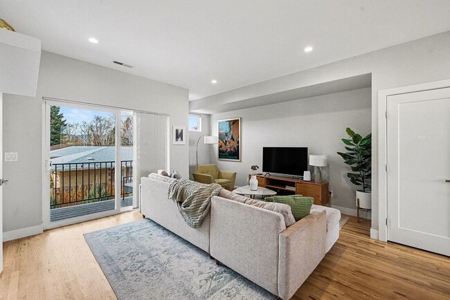 Building Photo - Fully Furnished 3 Bedroom 3 1/2 Bath in Wheat Ridge