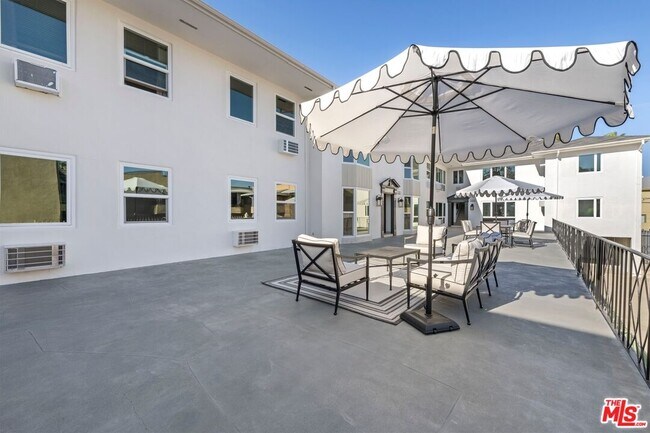 Building Photo - 1250 N Crescent Heights Blvd
