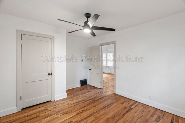 Building Photo - 10030 Bon Oak Dr