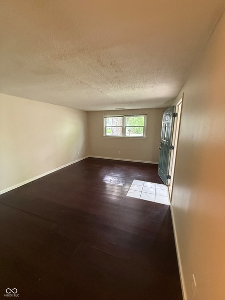 Building Photo - 10633 Central Ave