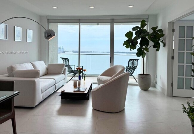 Building Photo - 800 Claughton Island Dr