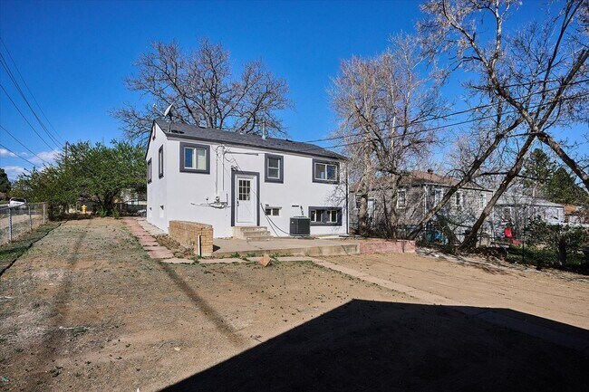 Building Photo - Remodeled house in Barnum