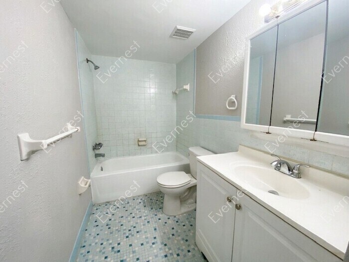 Building Photo - 4455 38th Terrace N