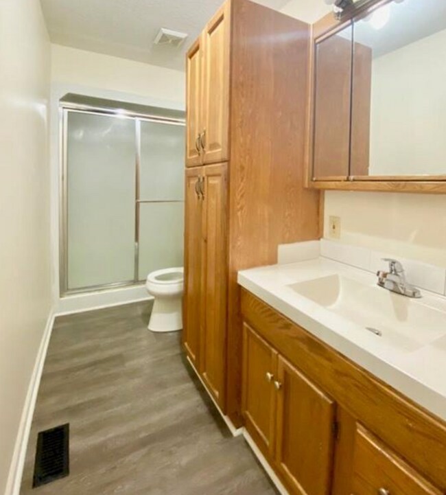 Building Photo - NEW LISTING!!!!!